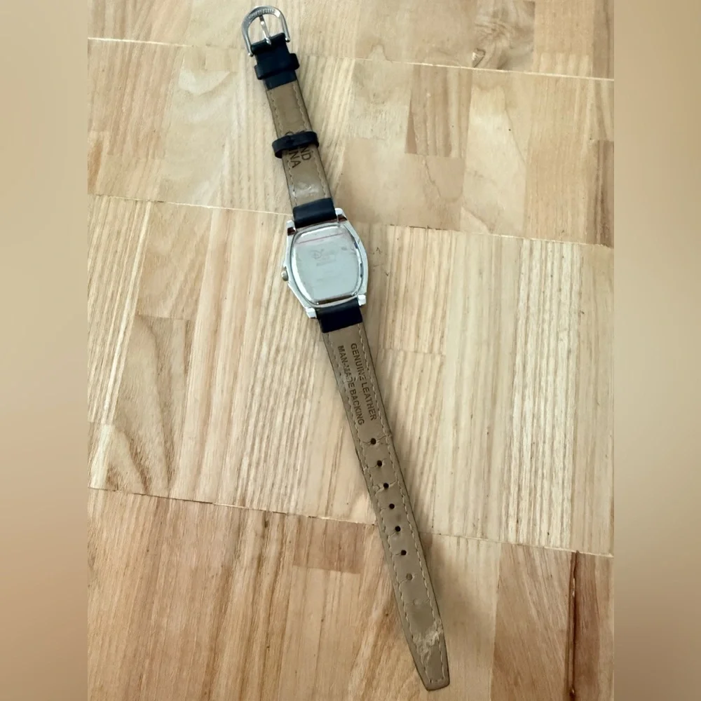 Disney SII Seiko ladies silver tone Mickey Mouse crystal watch NEW BATTERY